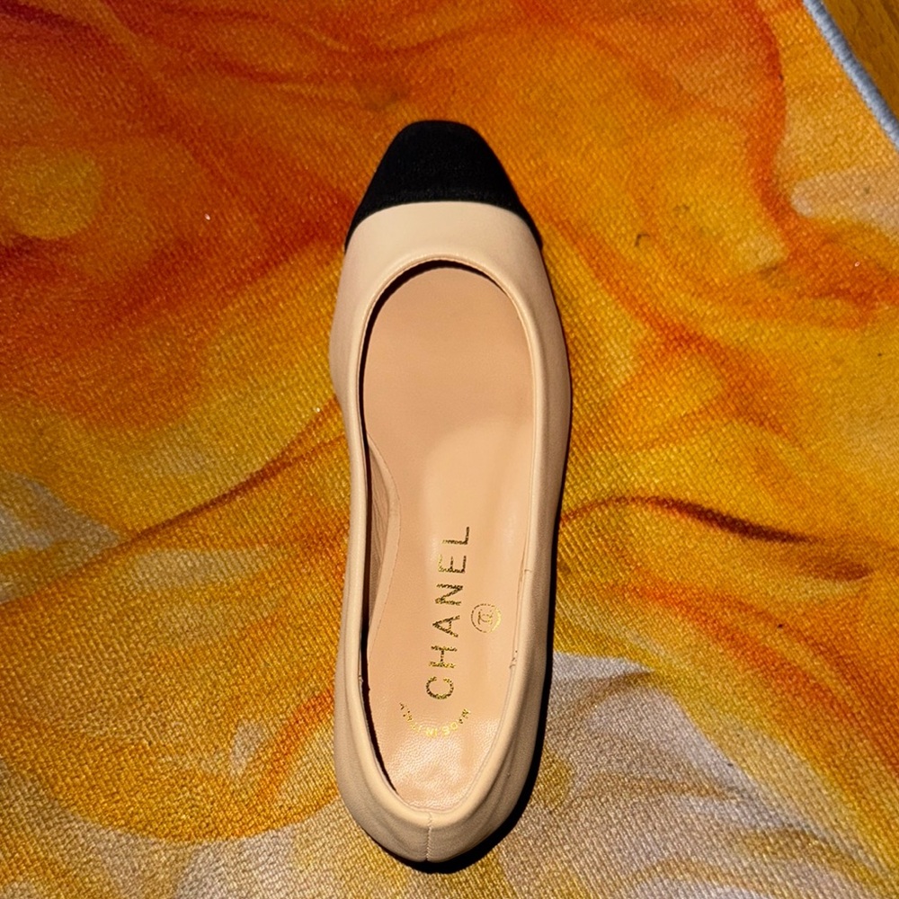 Chanel Women's Cream and Black Ballet Flats